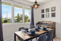 Stylish Drumheller Retreat: Steps from the Red Deer River!