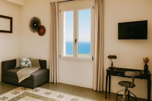 带阳台和海景的豪华双人房