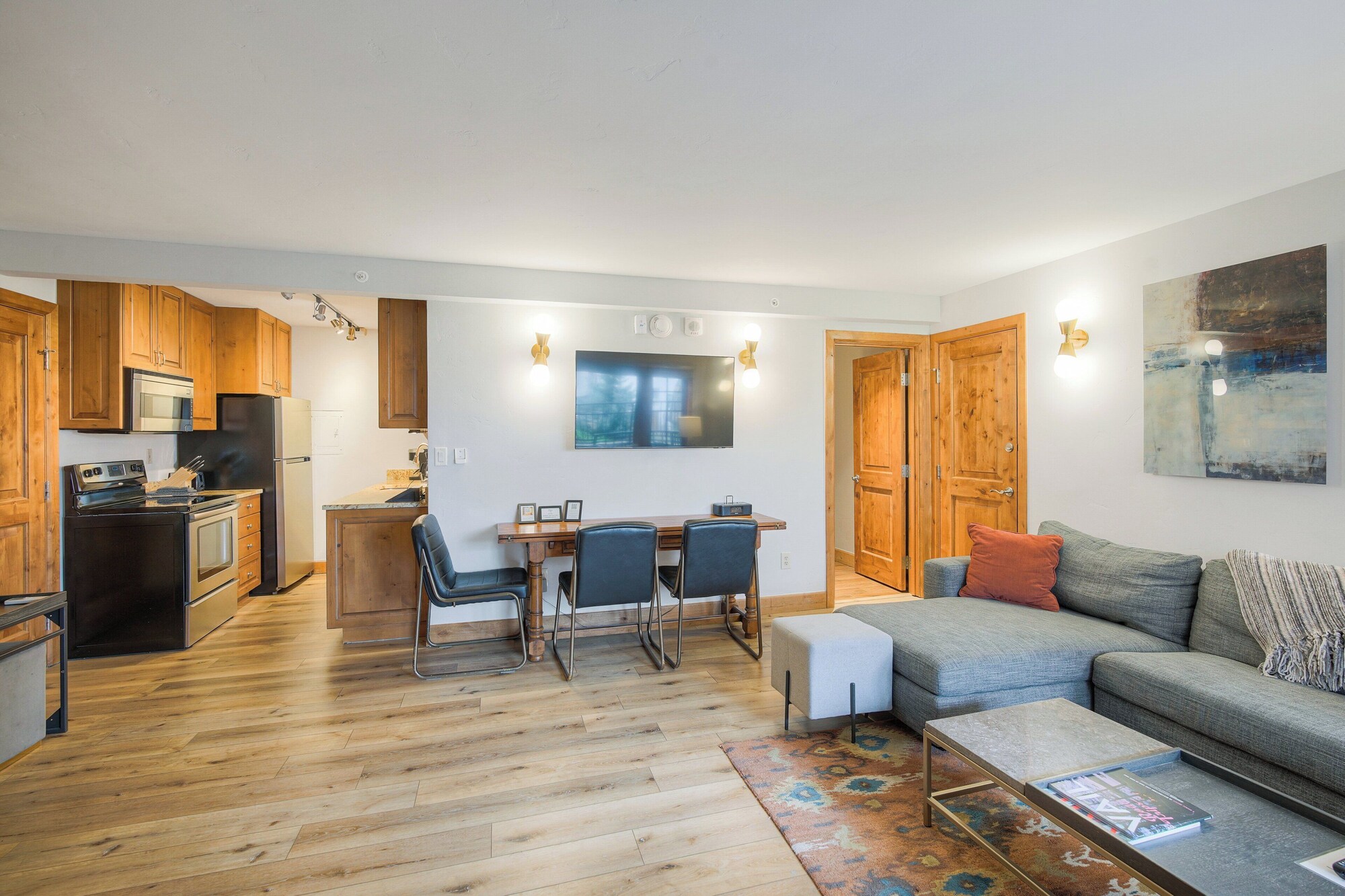 开间 （Lodge， with Murphy Bed）