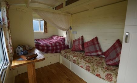 Showman's Hut @ Westcote - Housity
