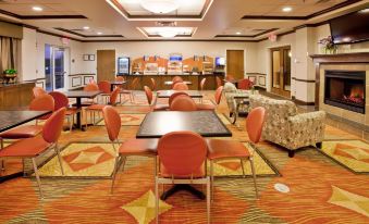 Holiday Inn Express & Suites Kansas City-Grandview