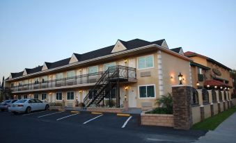Walnut Inn & Suites West Covina