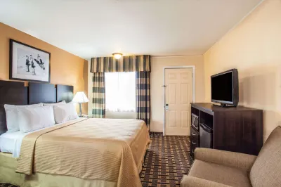 Travelodge by Wyndham South Burlington Hotels in 