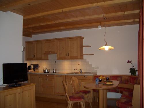 带梳化床的两卧室公寓