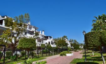 Apartamentos y Casas Serinamar Marbella
