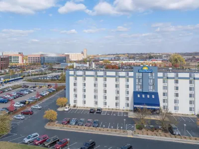 Days Hotel by Wyndham University Ave SE Hotel di 