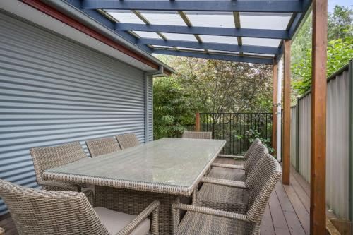 3 Peaks Rise Bright Four-Bedroom House