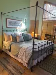 Home for 22, Ski Shuttle, Hot Tub, Pool, Dog OK Tennis/Pickleball/Pool Table
