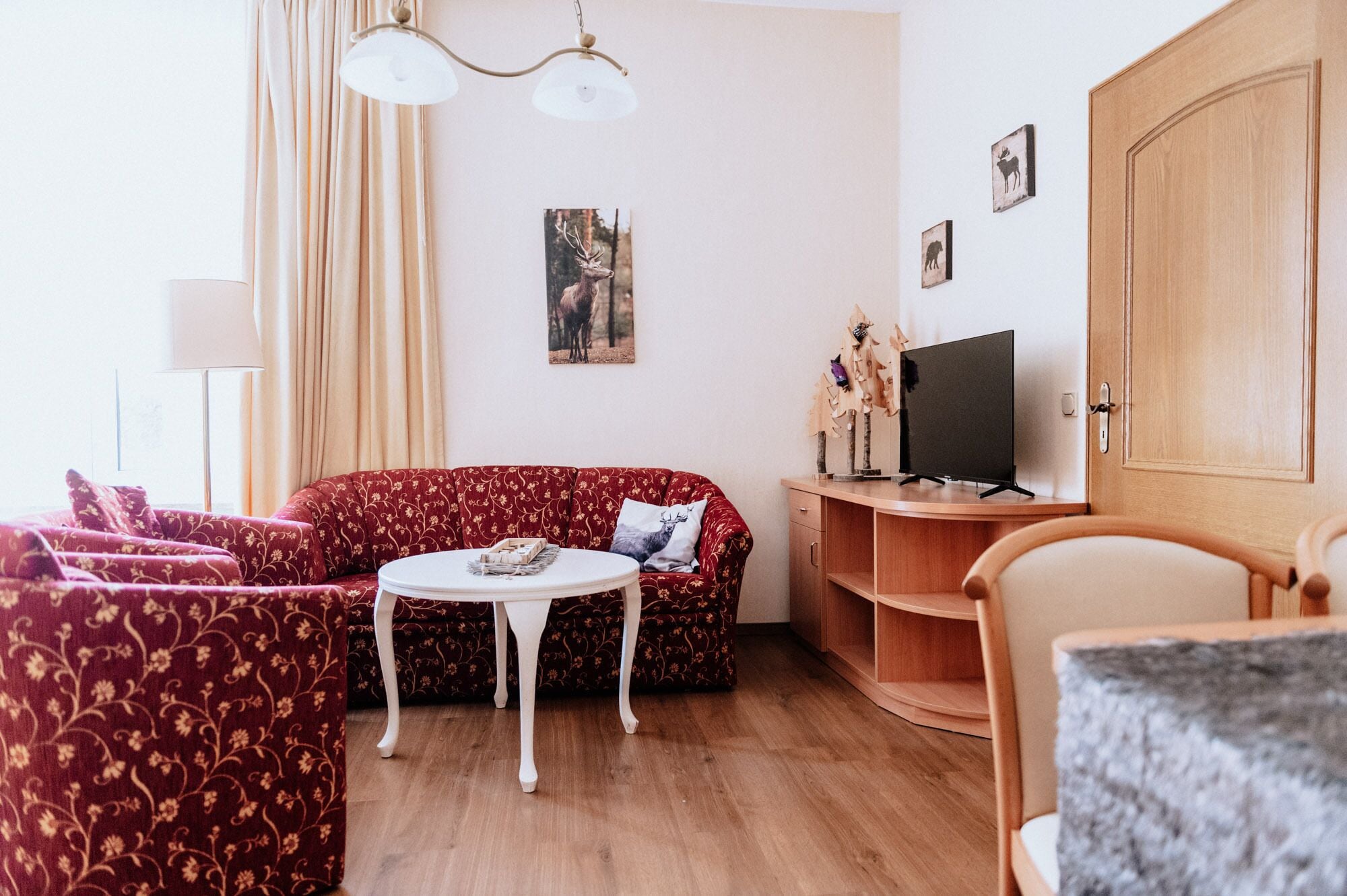 家庭公寓， 1 张特大床和 1 张梳化床