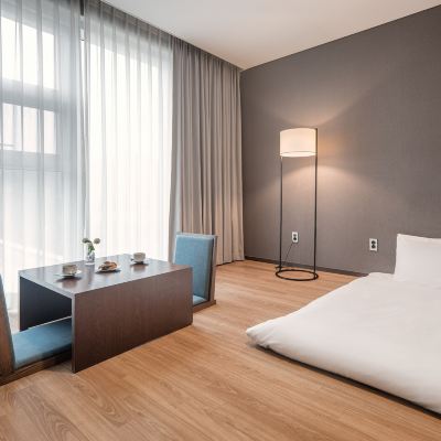 Deluxe Ondol (No View)-Breakfast And Aqua Park Ticket For 2 호텔 탑스텐 쿠폰