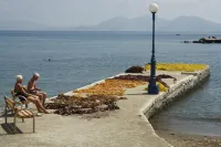Alkistis Cozy by the Beach Apt. in Ikaria Island, Therma Ground Floor
