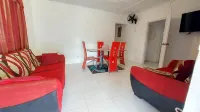 House Sleeps 2 with Garden and Parking