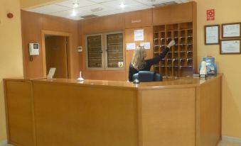 Hostal El Val - Housity