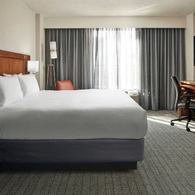 特大床房 夏洛茨維爾萬怡酒店 - 大學醫學中心優惠