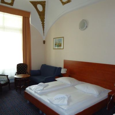 經濟四人房 （5th Floor， Elevator Until 4th） 選帝侯大街城市酒店優惠