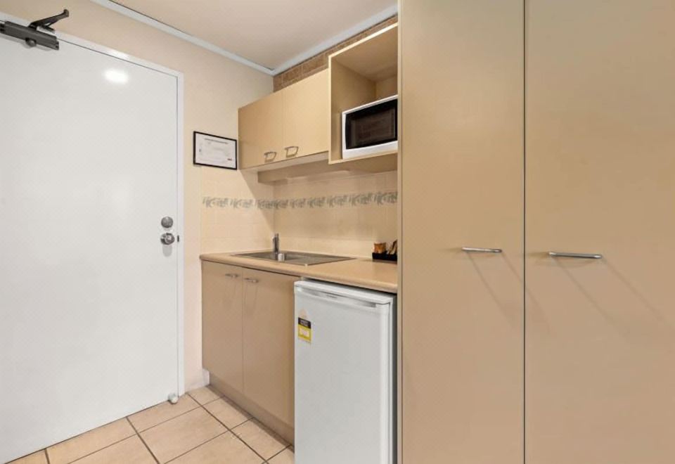 Macquarie Barracks Motor InnExecutive Queen Room-Not Pet Friendly