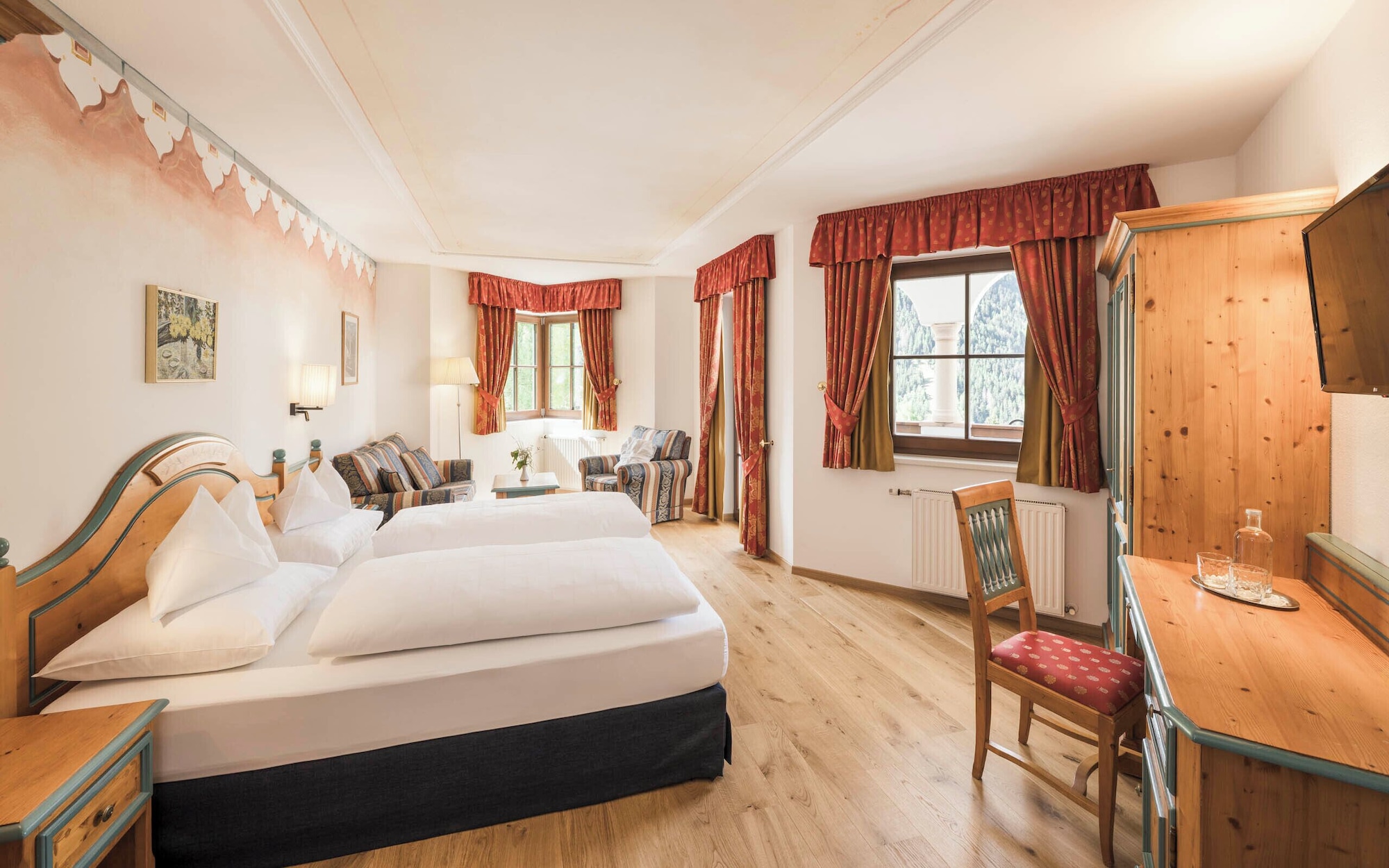 舒适房间与阳台和白云石景观