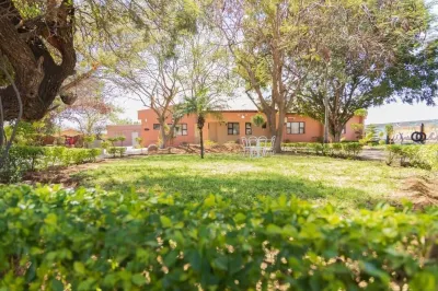 Kwena Cottage = คเวนา คอทเทจ โรงแรมใน