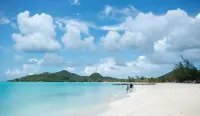 2 min Walk from Beach Luxury Waterfront Villa South Finger Jolly Harbour のホテル