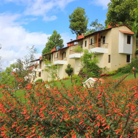 Altocerro Villas Hotel & Camping Отели в г. Констанца