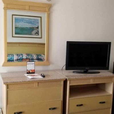 Standard Single Room, 1 King Bed, Smoking Budget Lodge Promo Code