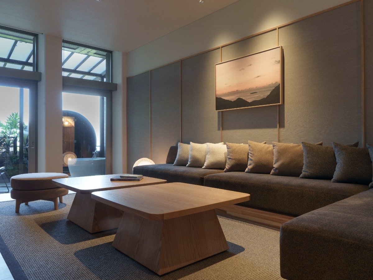 本馆普通楼层套房， 毗邻和洋式带浴室， 海景