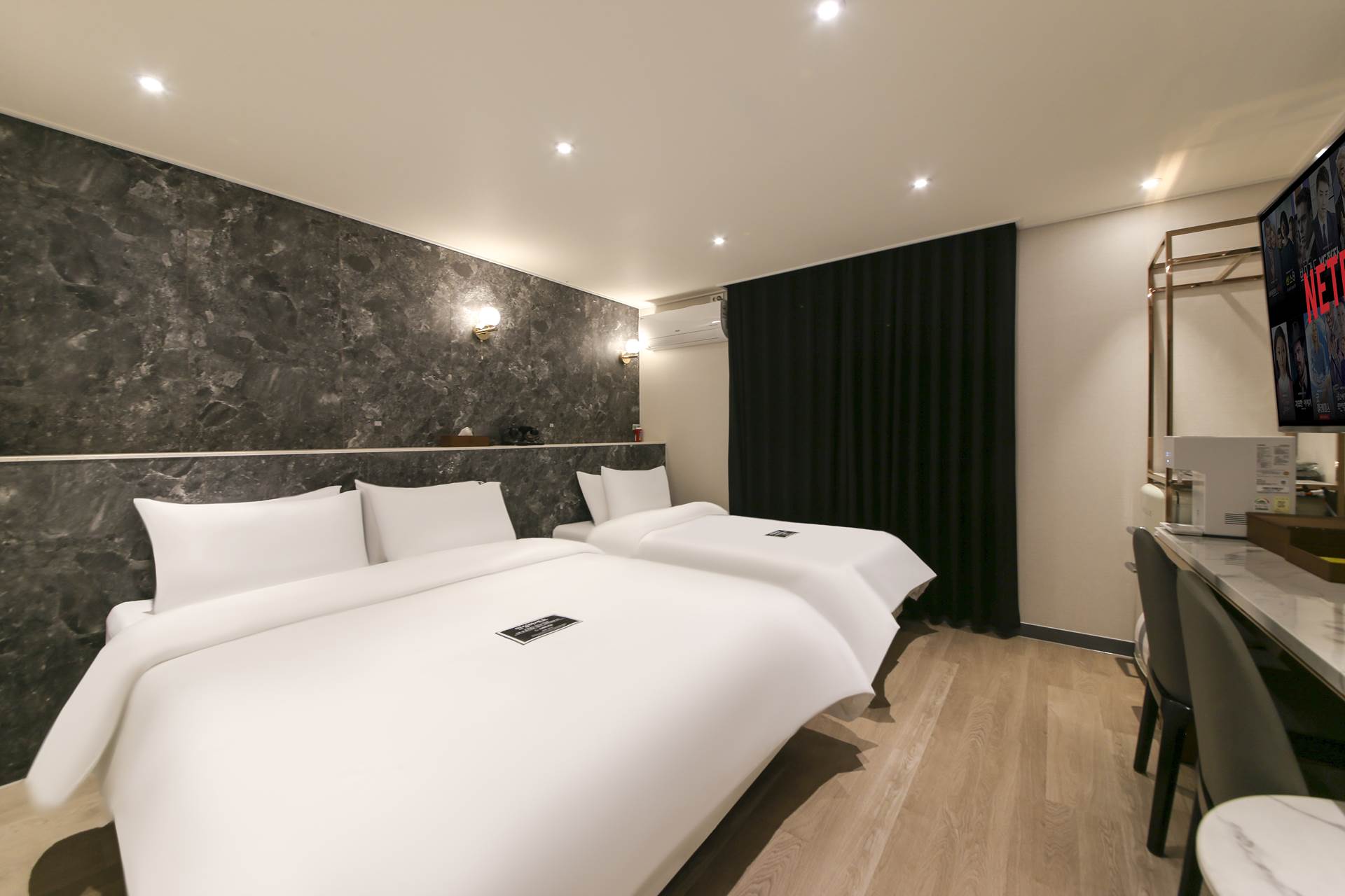 Vip双床房（全部免费景观含netflix） （无烟房，浴缸）