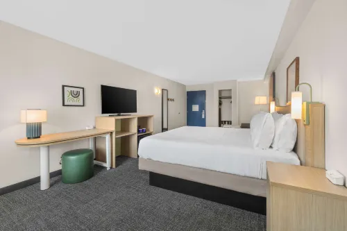 Spark by Hilton Bakersfield Central