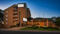 Burnett Riverside Hotel