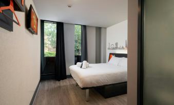 easyHotel Oxford - Housity