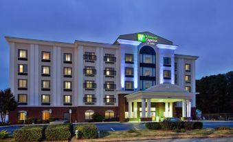 Holiday Inn Express & Suites Wilson-Downtown