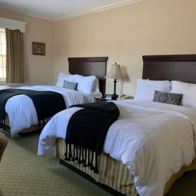 Mobility/Accessible Deluxe Room, Accessible Tub Saxon Inn Promo Code