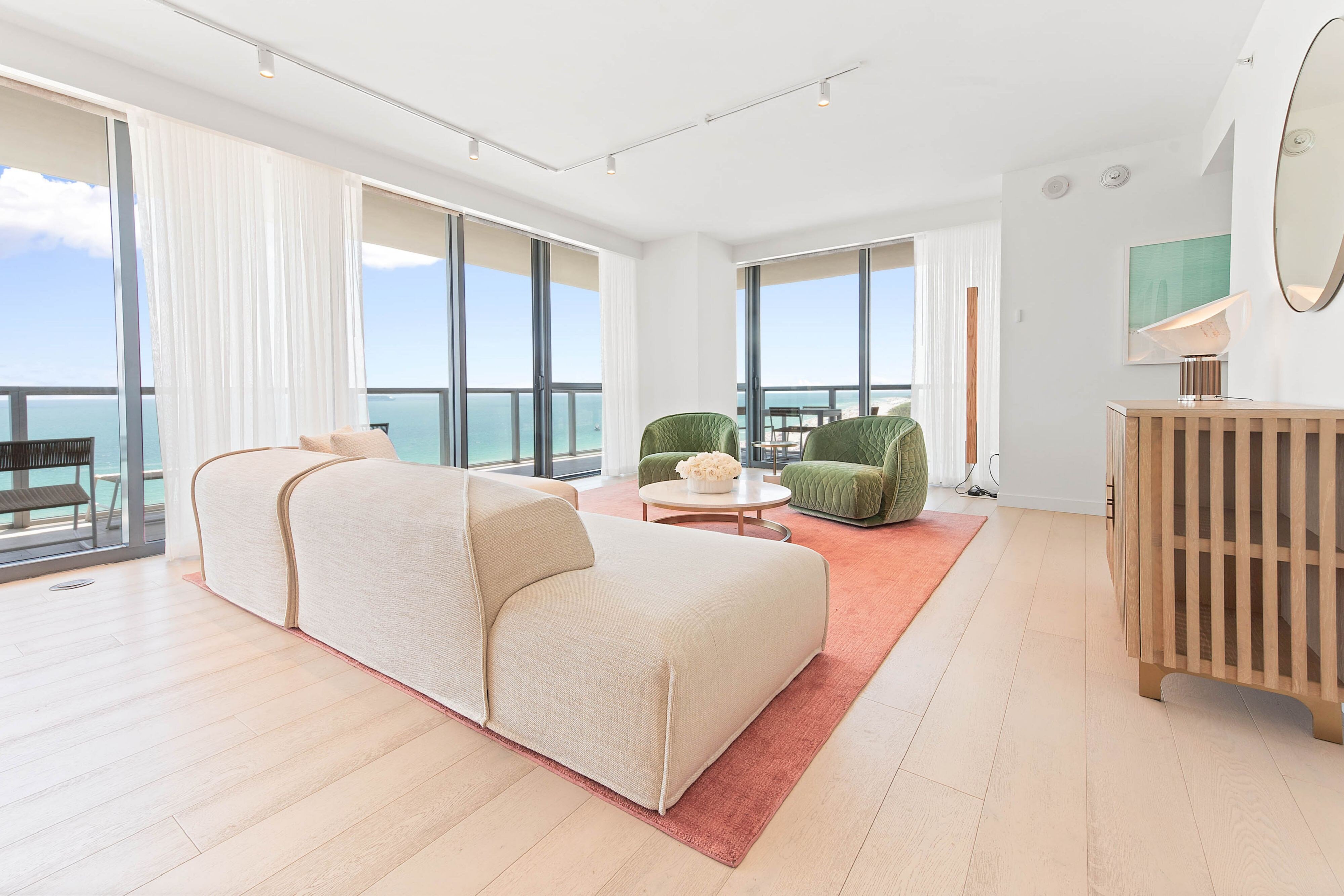 奢华海滨3.5卧室套房，高楼层，阳台