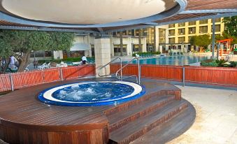 Golden Crown Hotel - Housity