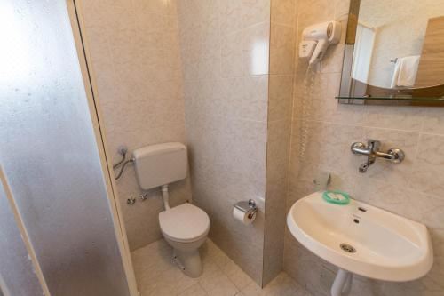 双人间（2位成人+1位小童）