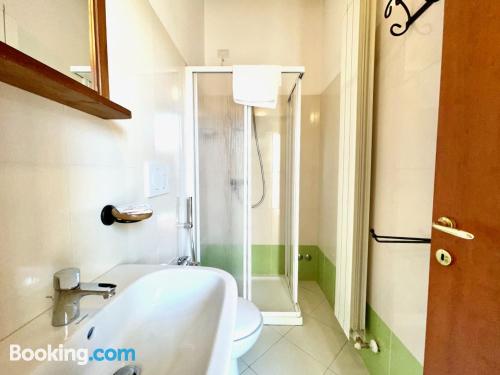 带湖景的双人间