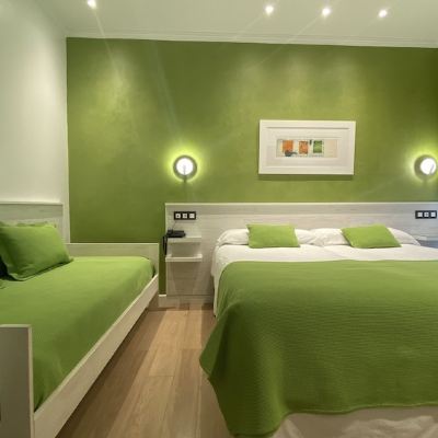 Classic Triple Room, 3 Twin Beds (Sofa Bed) Hostal Paris Promo Code