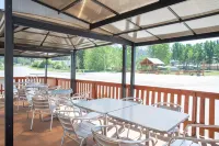 Travelodge by Wyndham Golden Sportsman Lodge