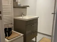 Superbe Appartement Centre Ville Avec vue sur la Mer. Lit et Chaise Haute Bébé فنادق في سيت