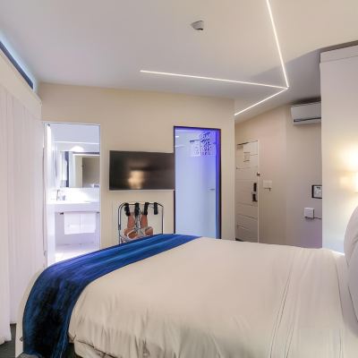 Executive Standard Room Signature Lux Hotel, by Onomo Promo Code