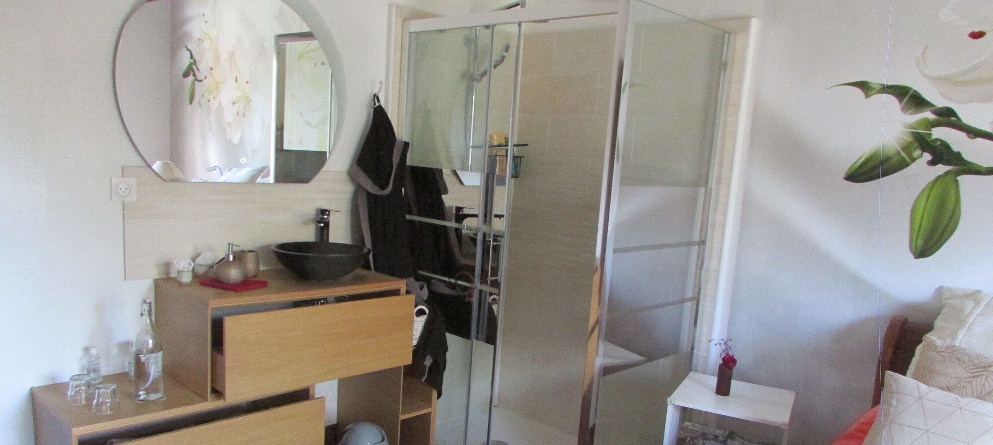 双人房，1张大床，私人浴室，花园景观（Lucie）