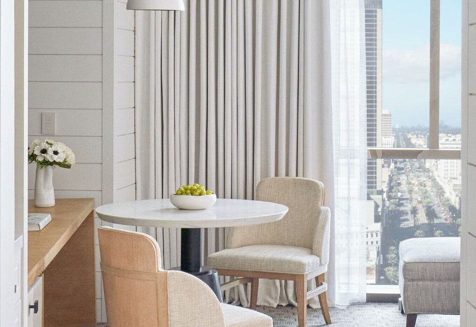 尊貴城景特大床房