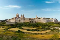 إيه لوفيلي أبارت باي ذا سي سليما