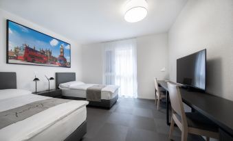 "The Freddie Mercury" Hotel - Housity