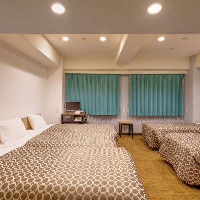 デラックスルーム 4名用（シングルベッド4台） COMMUNITY&SPA 那覇セントラルホテル クーポン