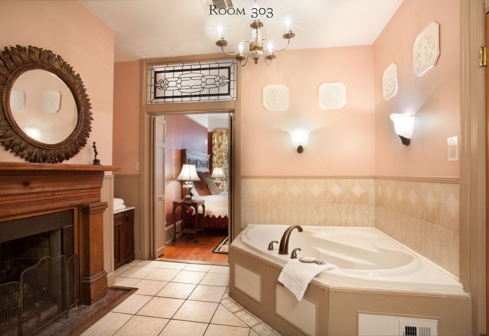 需要爬楼梯的1张大床房（303）