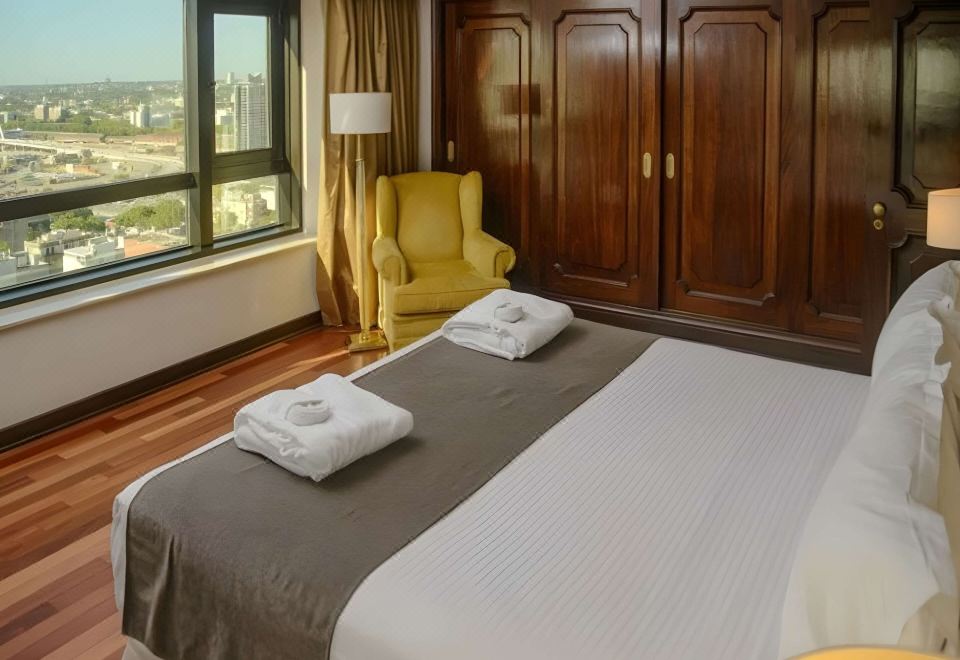 Radisson Montevideo Victoria Plaza HotelSuite, 1 Queen Bed, Non Smoking (Ambassador)