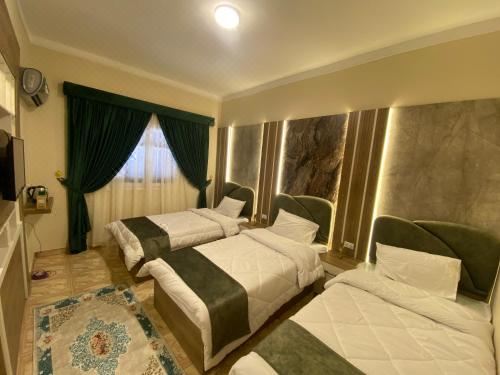 带阳台的三人房，可看金字塔景观