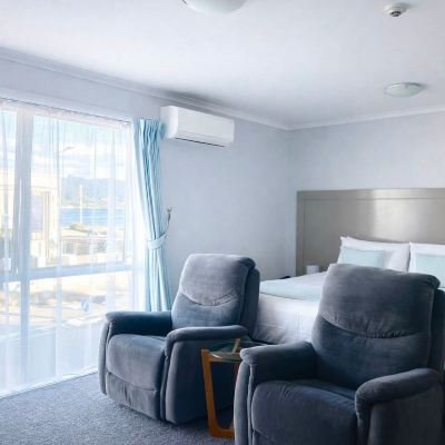Deluxe Studio Suite BKs Premier Motel Esplanade Promo Code