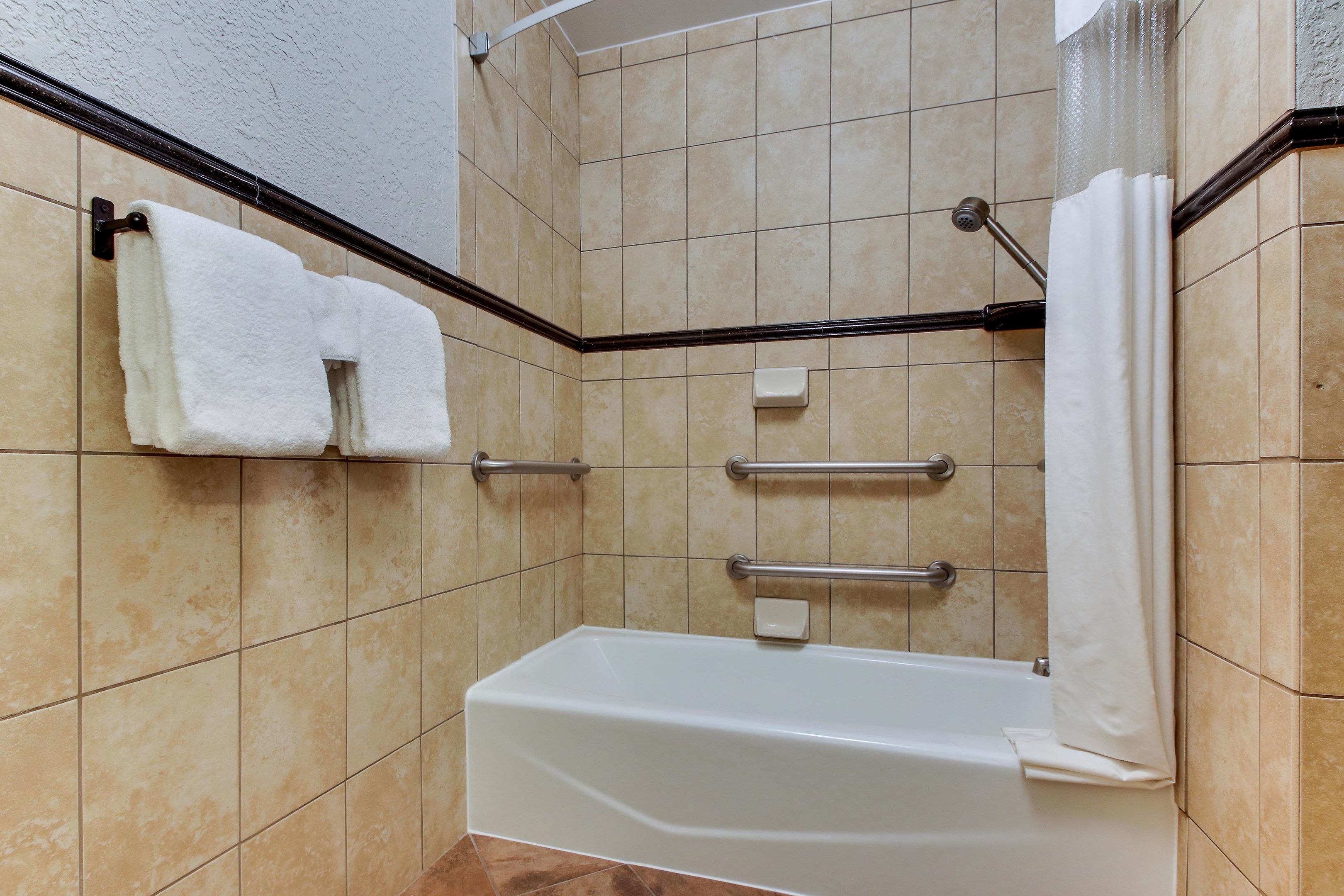 高级大床间 - 带2张大床 - 无障碍浴缸